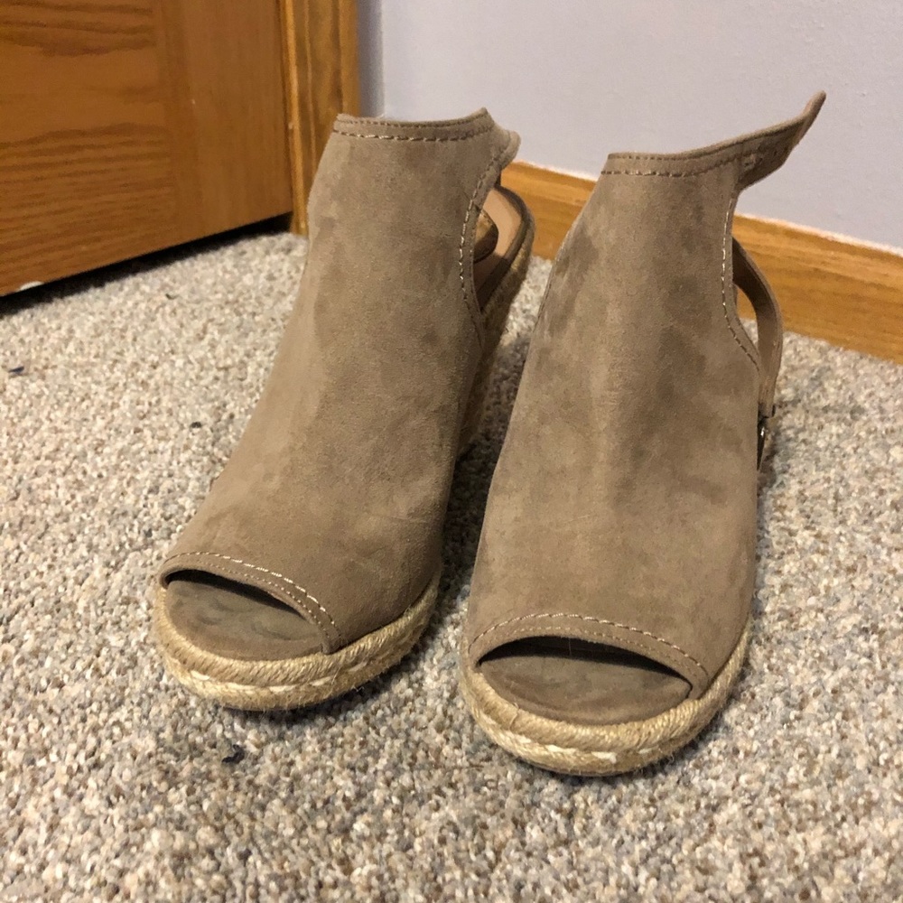 Tan wedges